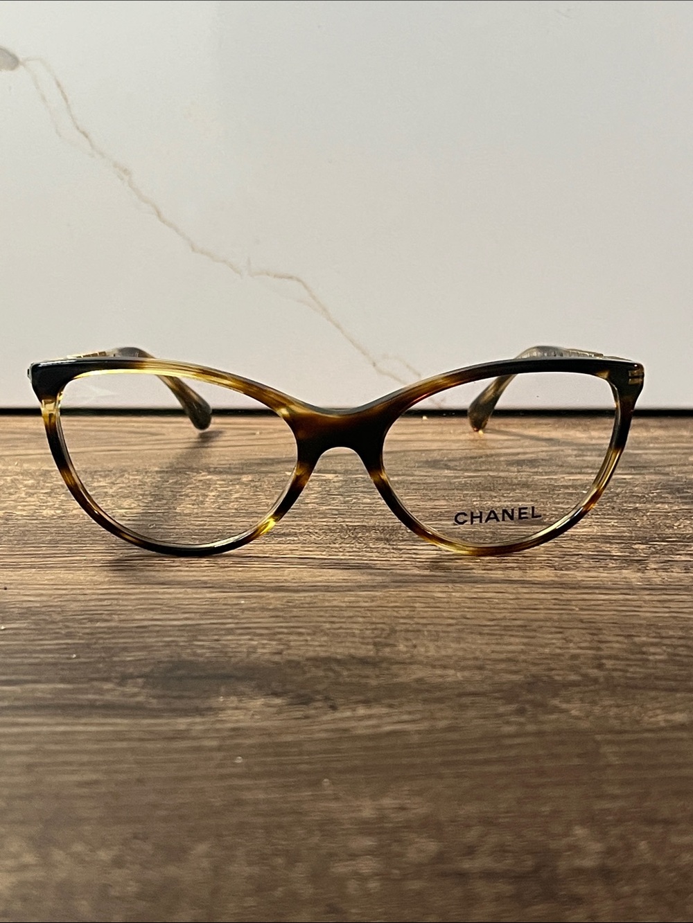 Authentic CHANEL Tortoiseshell Glasses with crystals on temples 3303-B c.1498